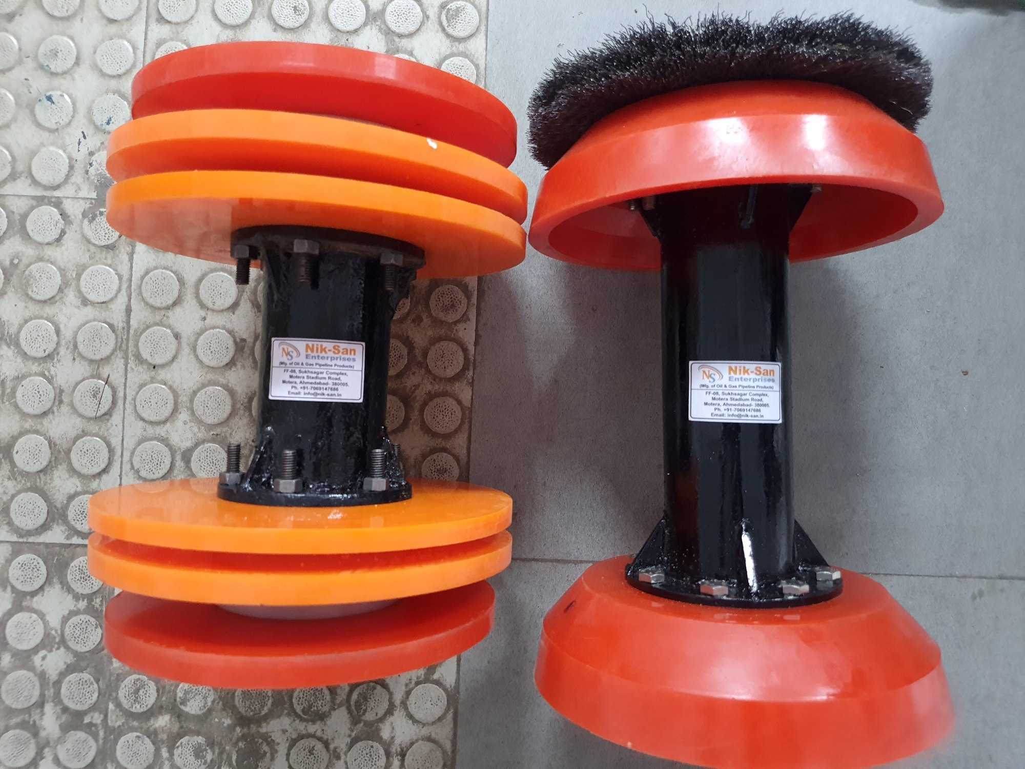 Batching pigs and gauging pigs